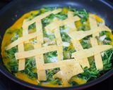 フライパン1つ！ツナ＆豆苗のチーズ卵焼き作り方3写真