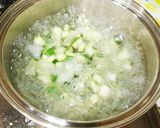 ハム、ズッキーニ、シメジ、卵の中華スープ作り方1写真