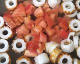 竹輪と卵とトマトの味噌汁作り方1写真