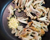 ご飯がすすむ⭐しめじと竹輪のマヨポン炒め作り方1写真