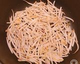 豚バラもやしトマトの、昆布茶塩麹蒸し！作り方1写真