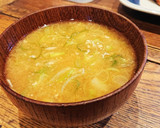 夏に美味しい！茗荷とネギの薬膳味噌汁作り方3写真