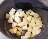 おやつにもお弁当にも！さつま芋のりんご煮作り方1写真
