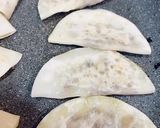 ちりめん山椒とブルーチーズの餃子の皮ピザ作り方3写真