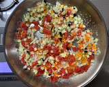 カレー粉で！夏野菜とエビのパエリア作り方4写真
