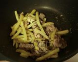 サバ缶とフライドポテトの甘辛炒め作り方2写真