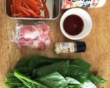 豚肉と人参ツルムラサキの炒め物作り方1写真