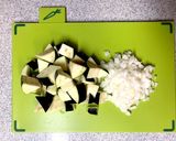煮詰めるだけ！なすと鶏肉のしぐれ丼作り方1写真