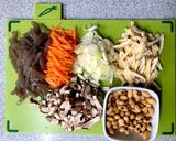 野菜たっぷり！ごま油香る主食おから。作り方1写真