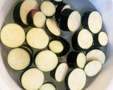 定番のナスとベーコンのトマトソースパスタ作り方1写真