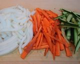 ごまが香ります✨ポークと野菜の細切り炒め作り方1写真