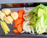 鯖缶とゴロゴロ野菜のお味噌汁作り方1写真