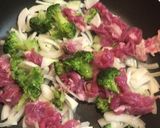 塩ダレ×カレー粉で豚肉とブロッコリー炒め作り方2写真