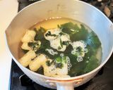 簡単美味しいワカメとネギの味噌汁作り方2写真