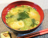 簡単美味しいワカメとネギの味噌汁作り方4写真