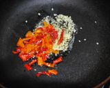 ドライピーマンで彩りよく　ちりめんパスタ作り方4写真