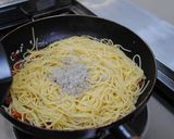 ドライピーマンで彩りよく　ちりめんパスタ作り方6写真