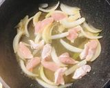 梨とツルムラサキの鶏親子丼作り方3写真