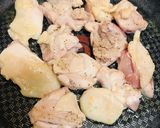 鶏もも肉と２種キノコのしょう油バター炒め作り方1写真