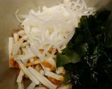 ワカメと竹輪と玉ねぎの和え物作り方1写真