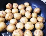 小じゃがいもの煮物☆作り方1写真