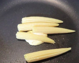 ヤングコーンときゅうりのマヨ炒めハム巻き作り方3写真