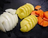 簡単！ズッキーニじゃがいものソース炒め作り方1写真