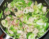 豚肉炒めラーメン（市販の生麺とスープ）作り方3写真