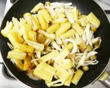 副菜･お弁当に。しめじと油揚げの卵とじ作り方2写真