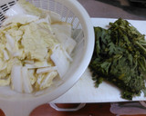 白菜と春菊と油揚げの煮物作り方1写真
