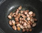 お酒が進む！プルーンとウィンナーの炒め物作り方3写真