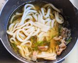 水菜と豚バラ肉の中華スープうどん作り方2写真