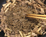 和蕎麦でしめじと豚こま切れ肉の焼きそば作り方6写真