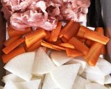 温ったまろ♪豚肉と大根の鶏ガラ入り味噌汁作り方1写真