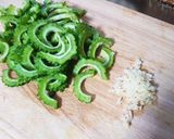 簡単！ゴーヤとシメジの味噌ニンニク炒め♪作り方2写真