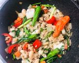 ニラとシーフードミックスのナンプラー炒飯作り方4写真