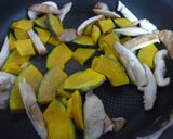 簡単！南瓜・椎茸炒め♪粉チーズがけ！作り方4写真
