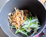 キノコと豆富・油揚げの味噌汁作り方2写真