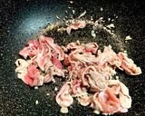 豚バラ肉とモロヘイヤのスタミナ炒め作り方3写真