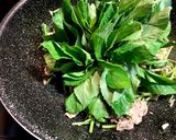 豚バラ肉とモロヘイヤのスタミナ炒め作り方5写真