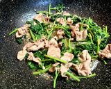 豚バラ肉とモロヘイヤのスタミナ炒め作り方6写真