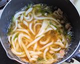 水菜と豚バラ肉の中華スープうどん作り方3写真