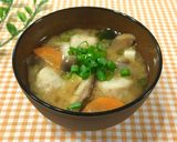 簡単☘️市販の鶏団子&塩麹入り味噌汁作り方3写真