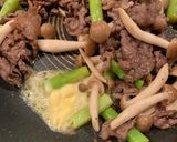 お弁当にも♡牛肉アスパラしめじバター炒め作り方3写真