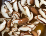 とろり椎茸・オクラのかき玉コンソメスープ作り方3写真