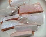 サーモンハラスゆかりフライ【味付け不要】作り方1写真