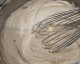 生のプラムを載せて焼いたバターケーキ作り方1写真