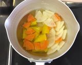とり分け離乳食（具だくさんみそ汁）作り方1写真