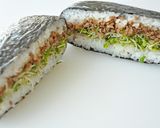 肉そぼろとスプラウトのおにぎらず作り方7写真