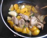 鶏とパプリカとズッキーニのオイスター炒め作り方4写真